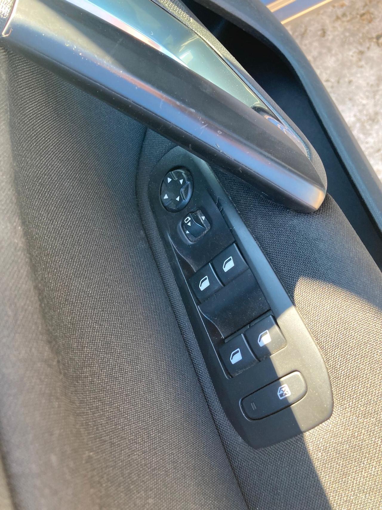 Peugeot 308 1.6 HDi - 130000km!! - 2017