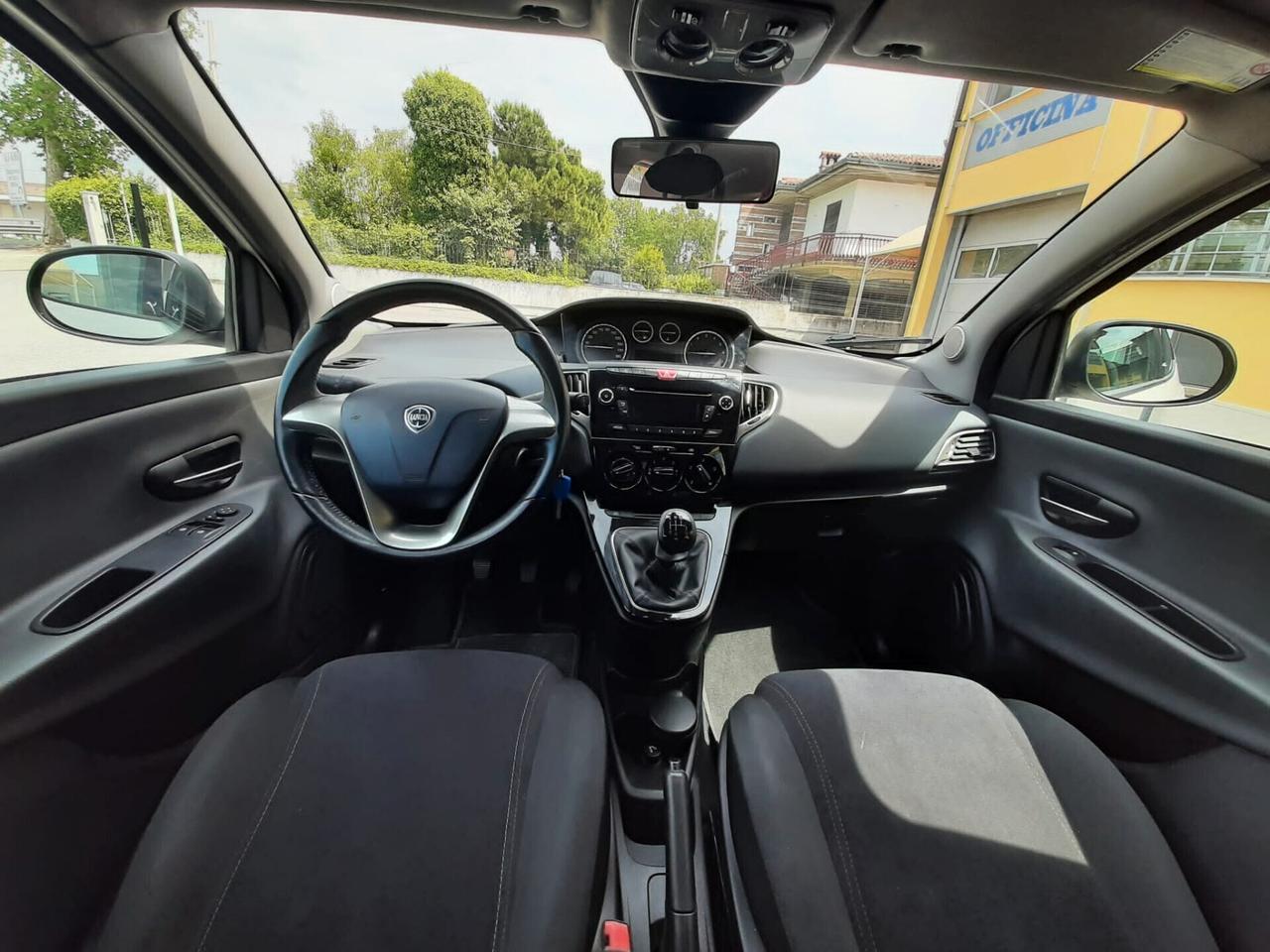 Lancia Ypsilon Benzina cc. 1.242 - 5 Porte 5 Posti UTILIZZABILE ANCHE PER I NEOPATENTATI.