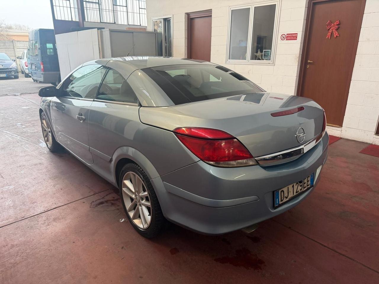 Opel Astra TwinTop 1.6 16V VVT Cosmo gpl