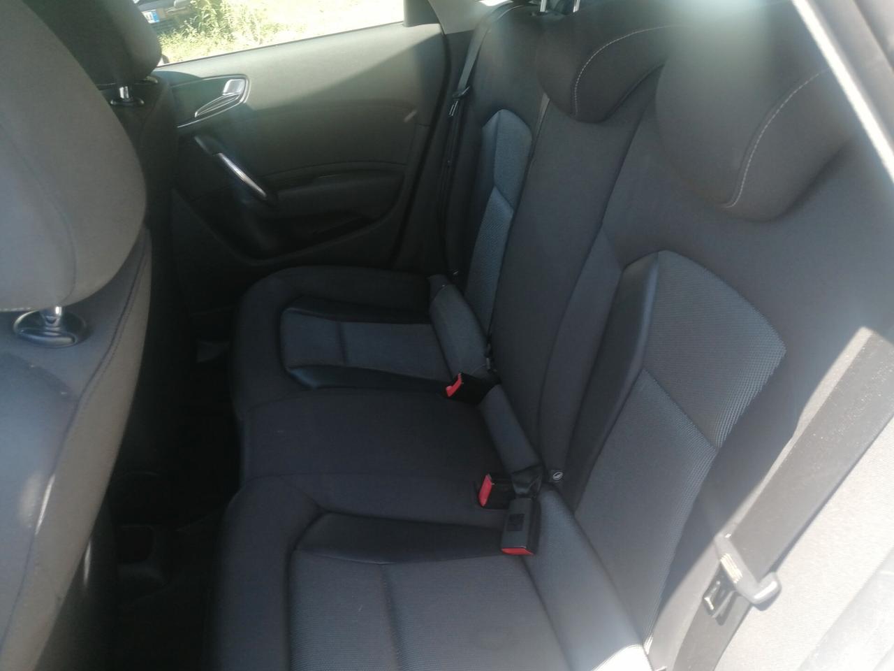 Audi A1 1.6 TDI S tronic S LINE.