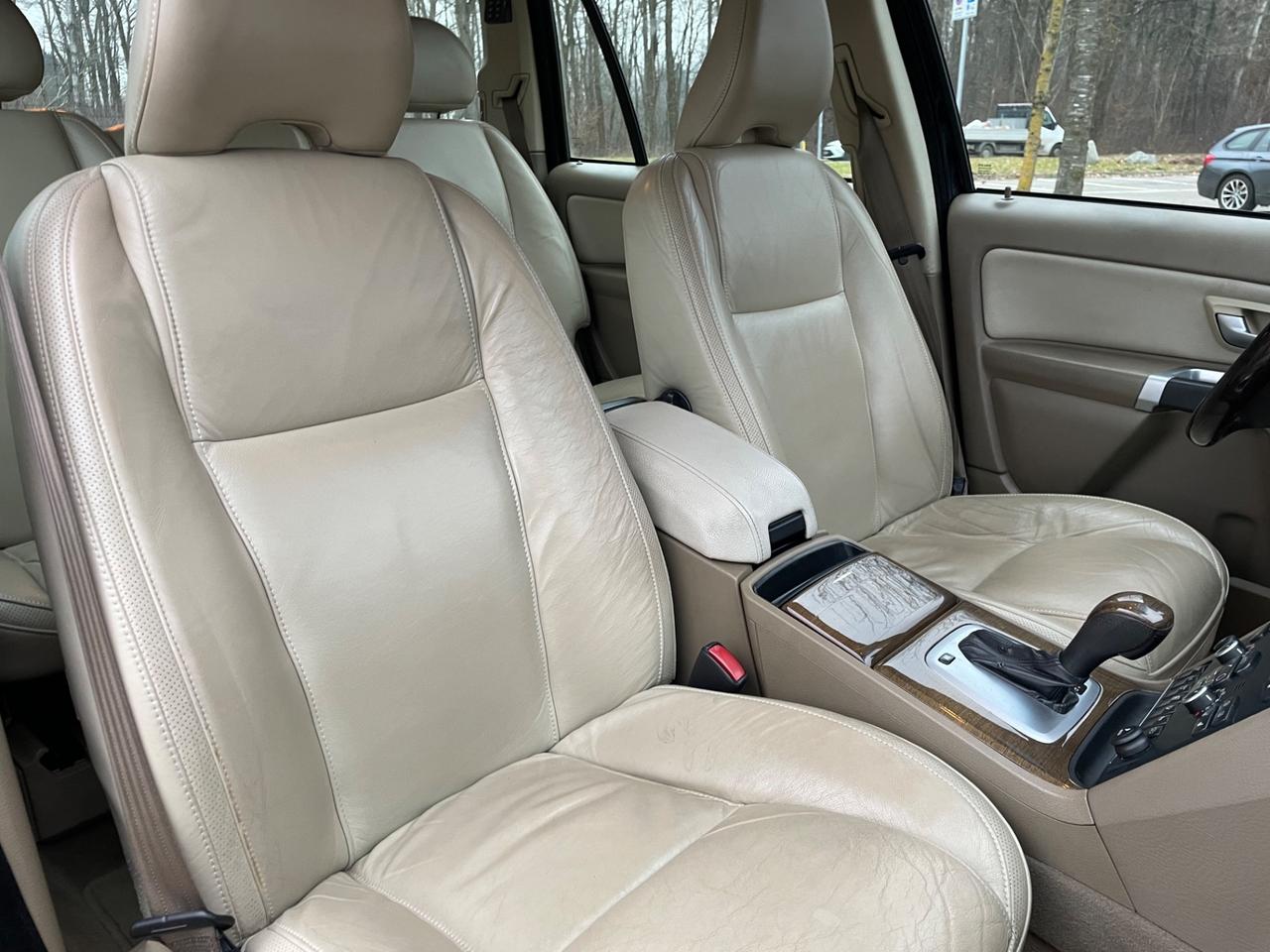 Volvo XC 90 XC90 2.4 D5 185 CV aut. AWD Executive* 7 posti *