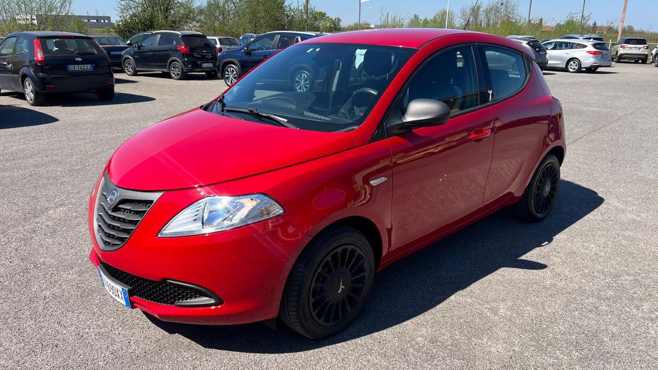 Lancia Ypsilon 1.2 69 CV 5 porte S&S Silver