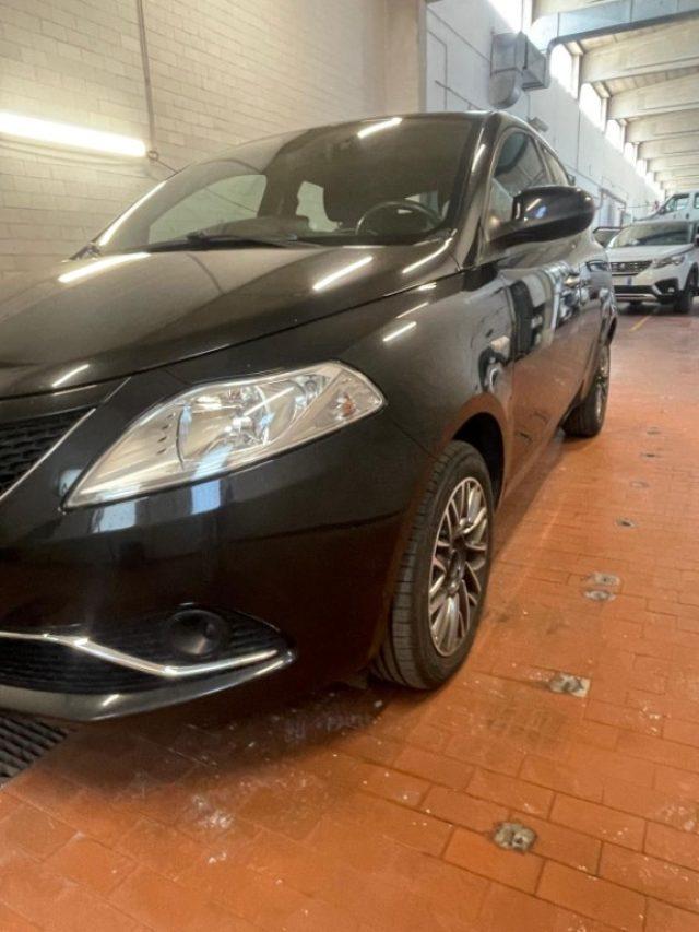 LANCIA Ypsilon 1.2 69 CV 5 porte Gold