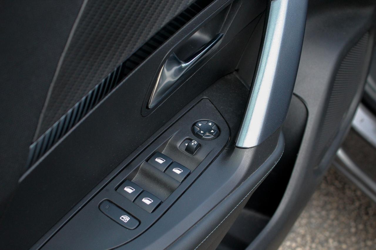 Peugeot 2008 BlueHDi 100 S&S Allure