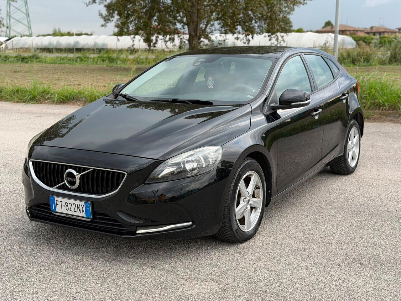 Volvo V40 2.0 diesel 2019 D2 R-design