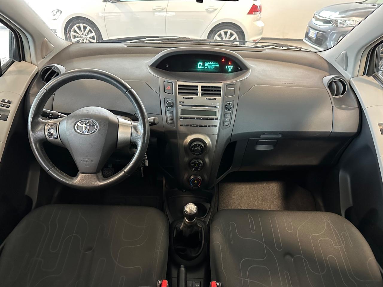 Toyota Yaris 1.0 5 porte Luxury pack