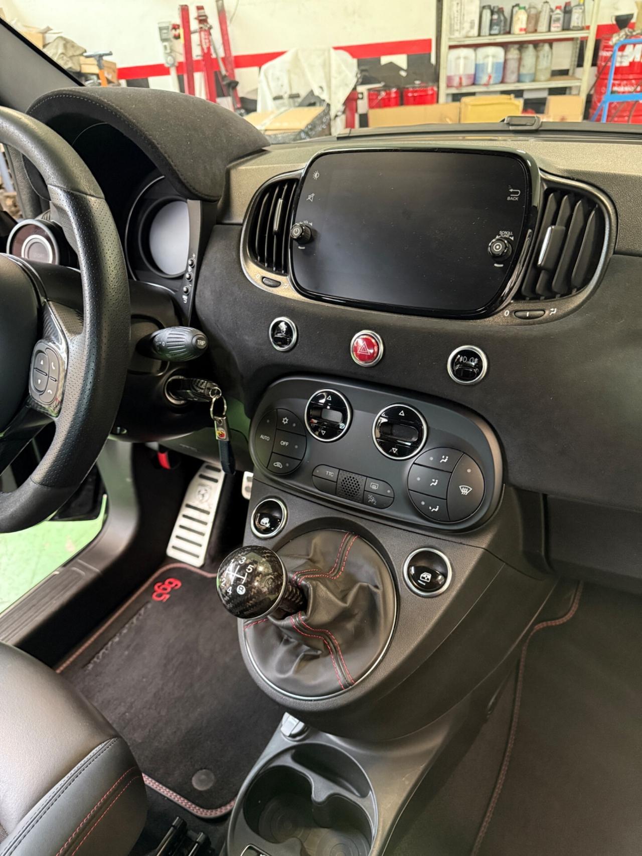 Abarth 695 1.4 Turbo T-Jet 180 CV. ESSEESSE