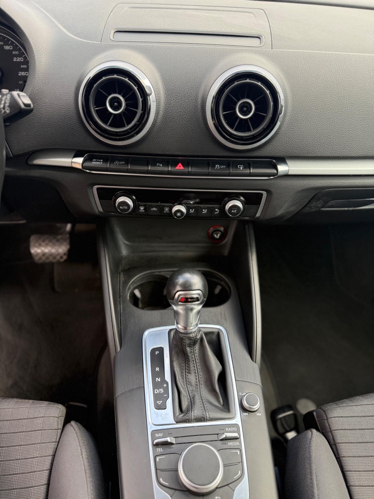 Audi A3 1.6 TDI clean diesel S tronic Ambition