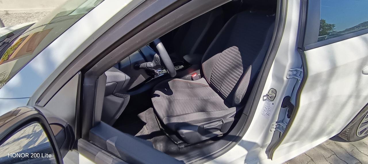 Peugeot e-208 5 Porte e-208 Active Pack 100kW