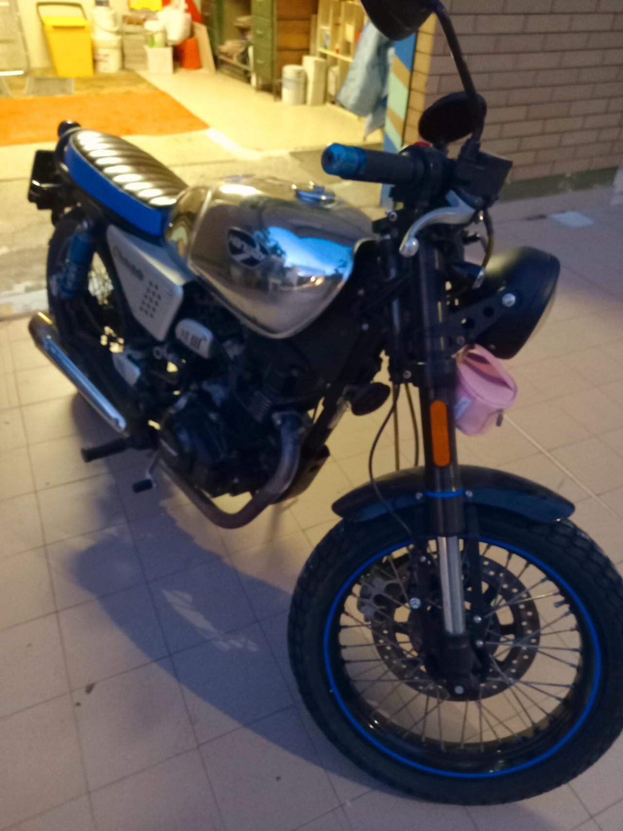 Hanway Black Café 125