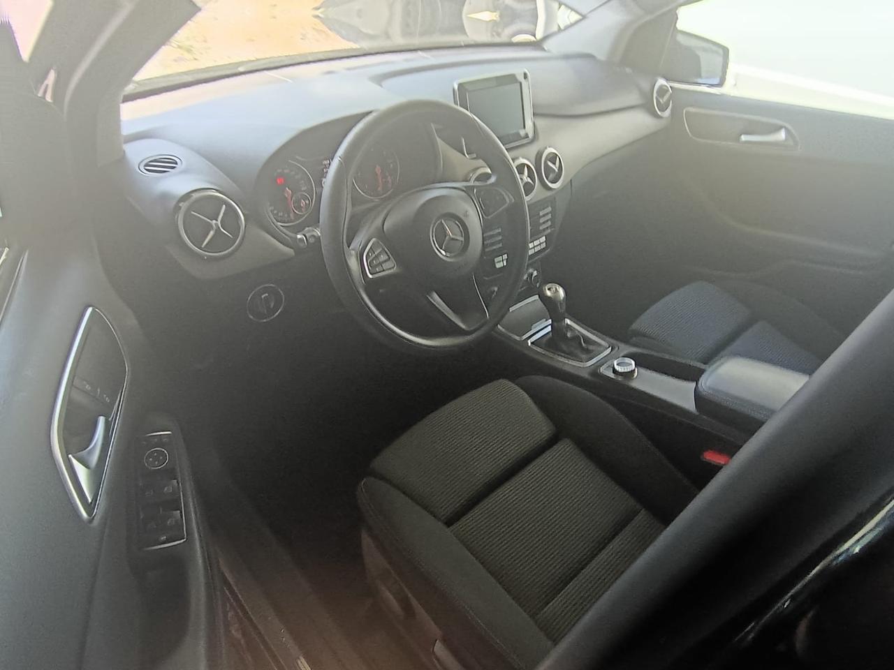 Mercedes-benz B 180 d Premium