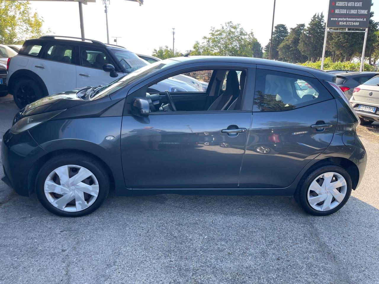 Toyota Aygo 1.0 VVT-i 69 CV 5 porte x-play