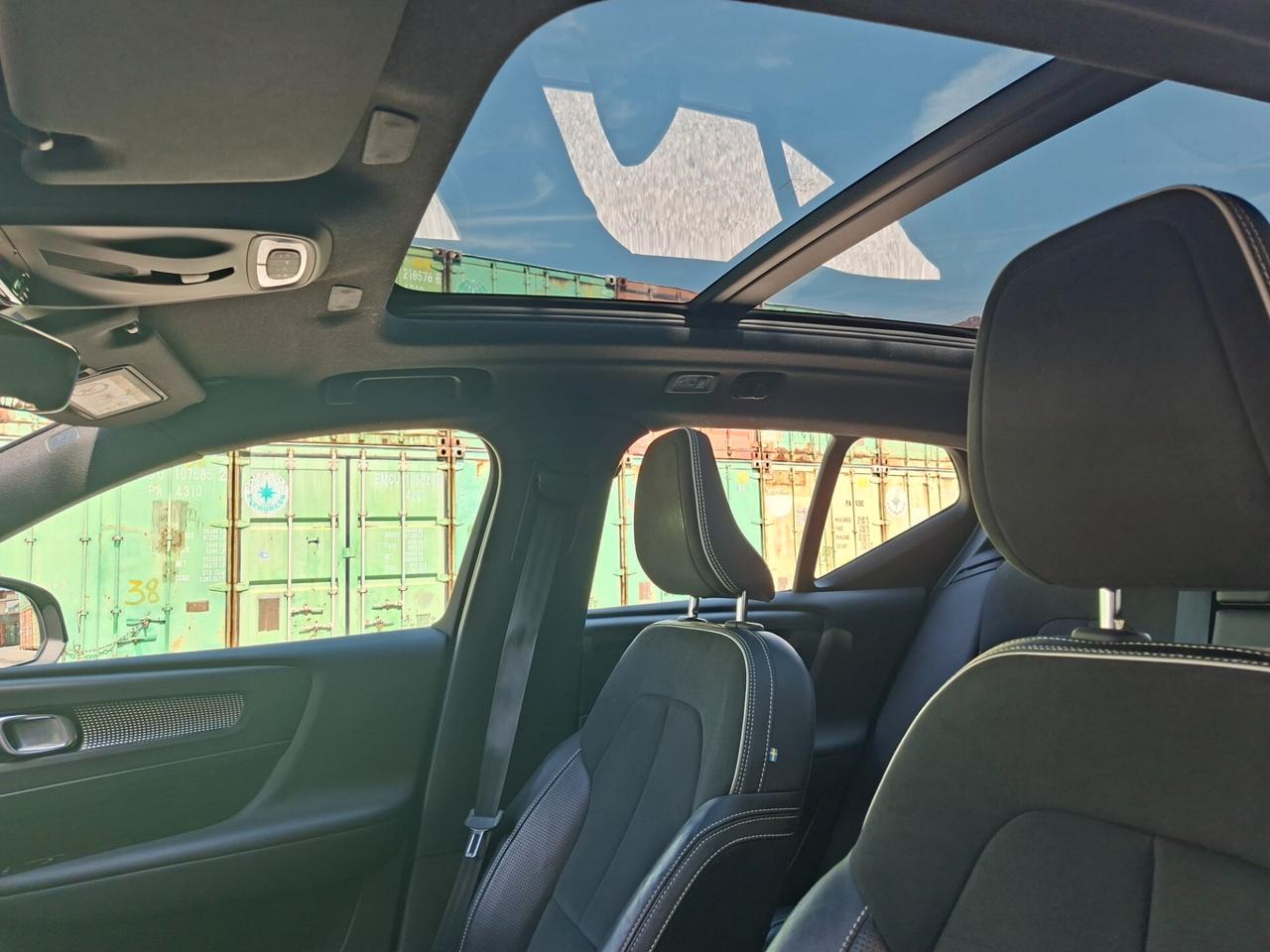Volvo XC40 2.0 tdi 190cv r Design tetto