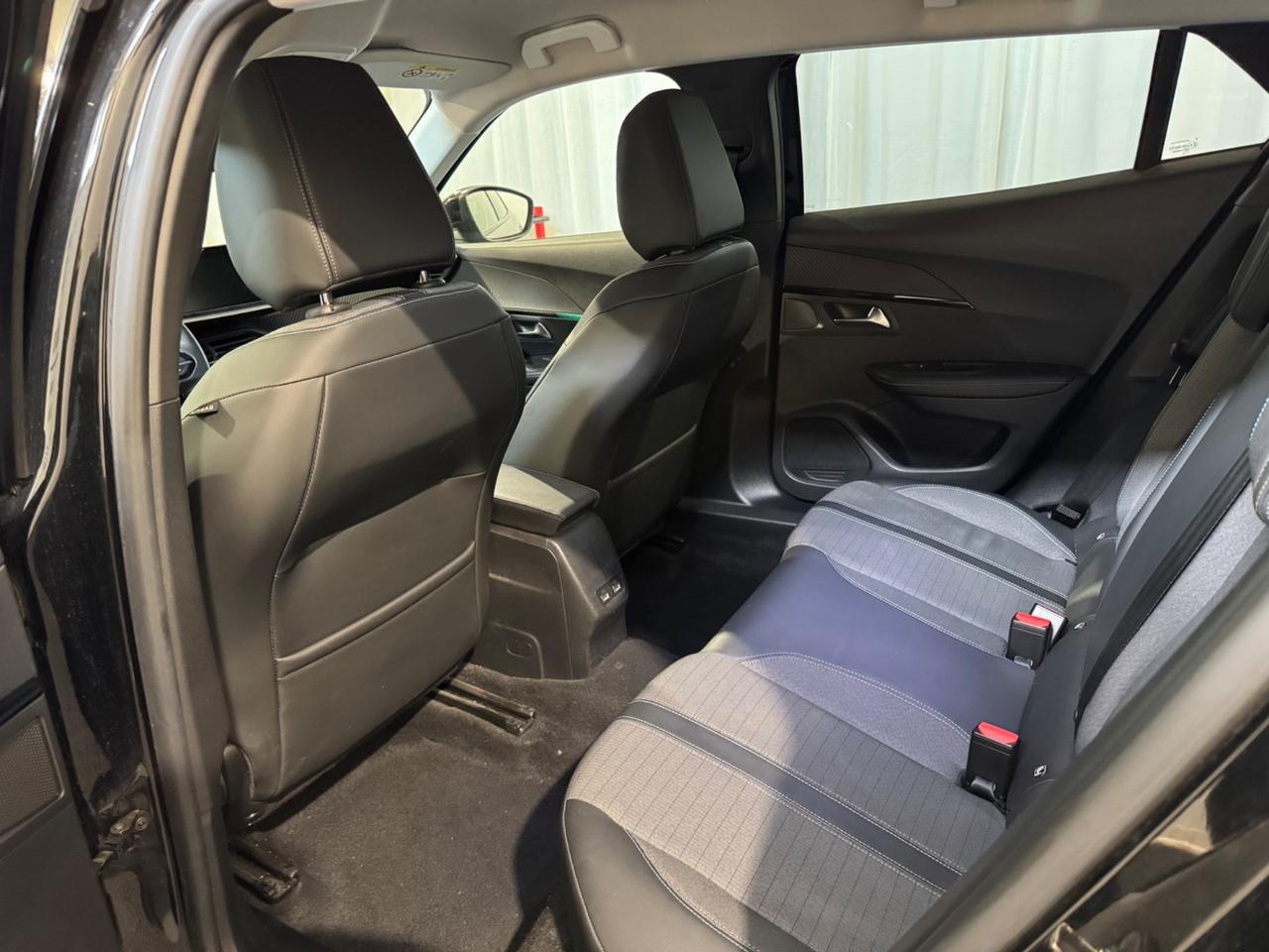 Peugeot 2008 BlueHDi 130 S&S EAT8 Allure