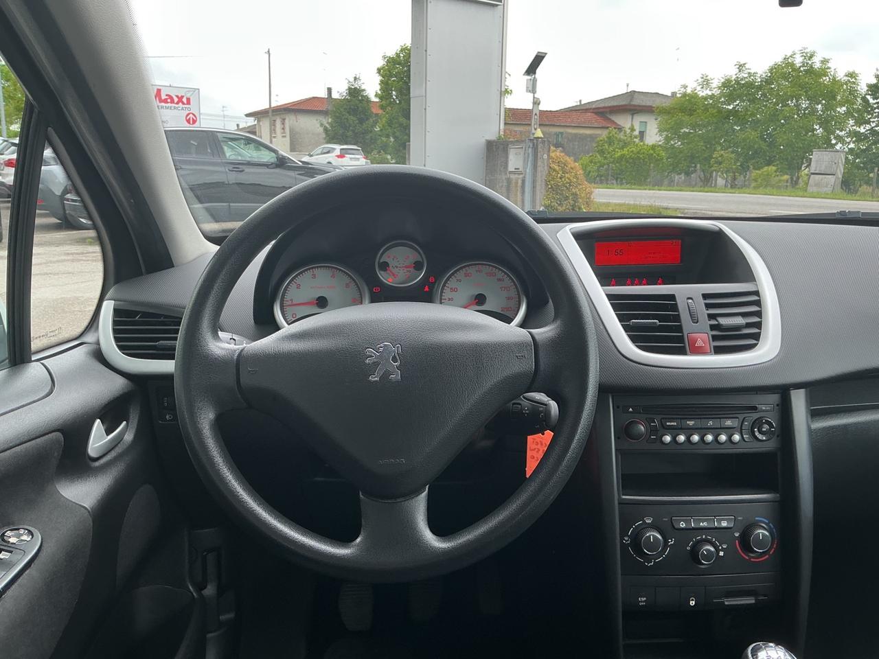 Peugeot 207 1.4 benzina Neopatentati