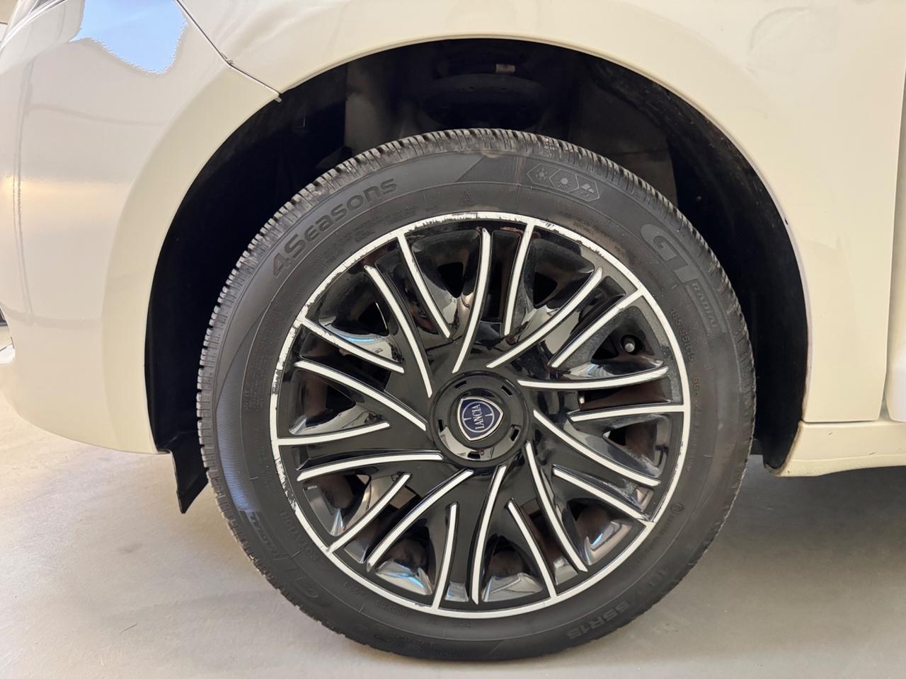 Lancia Ypsilon 1.0 FireFly 5 porte S&S Hybrid Ecochic Gold