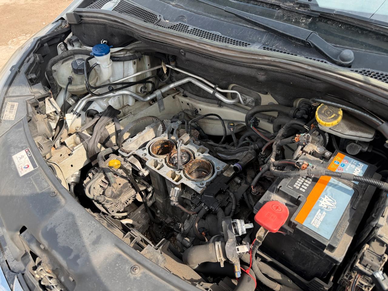 PEUGEOT 208 2015 1.2 BENZINA 82 CV *MOT ROTTO