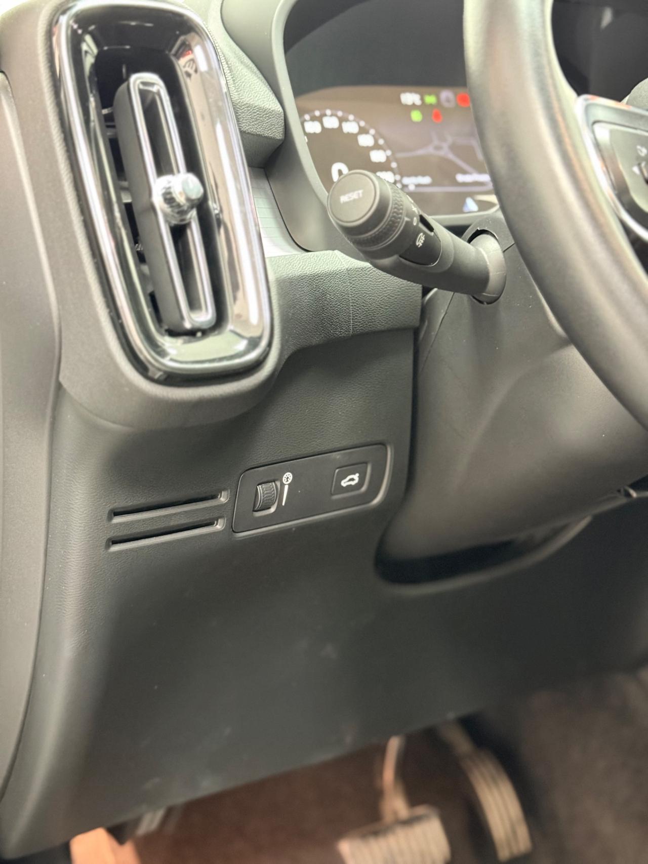 Volvo XC40 D4 2.0 190 CV AWD Geartronic Momentum 03/2018 EURO 6B