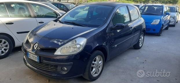 Renault clio benzina 1.2 ok patentati