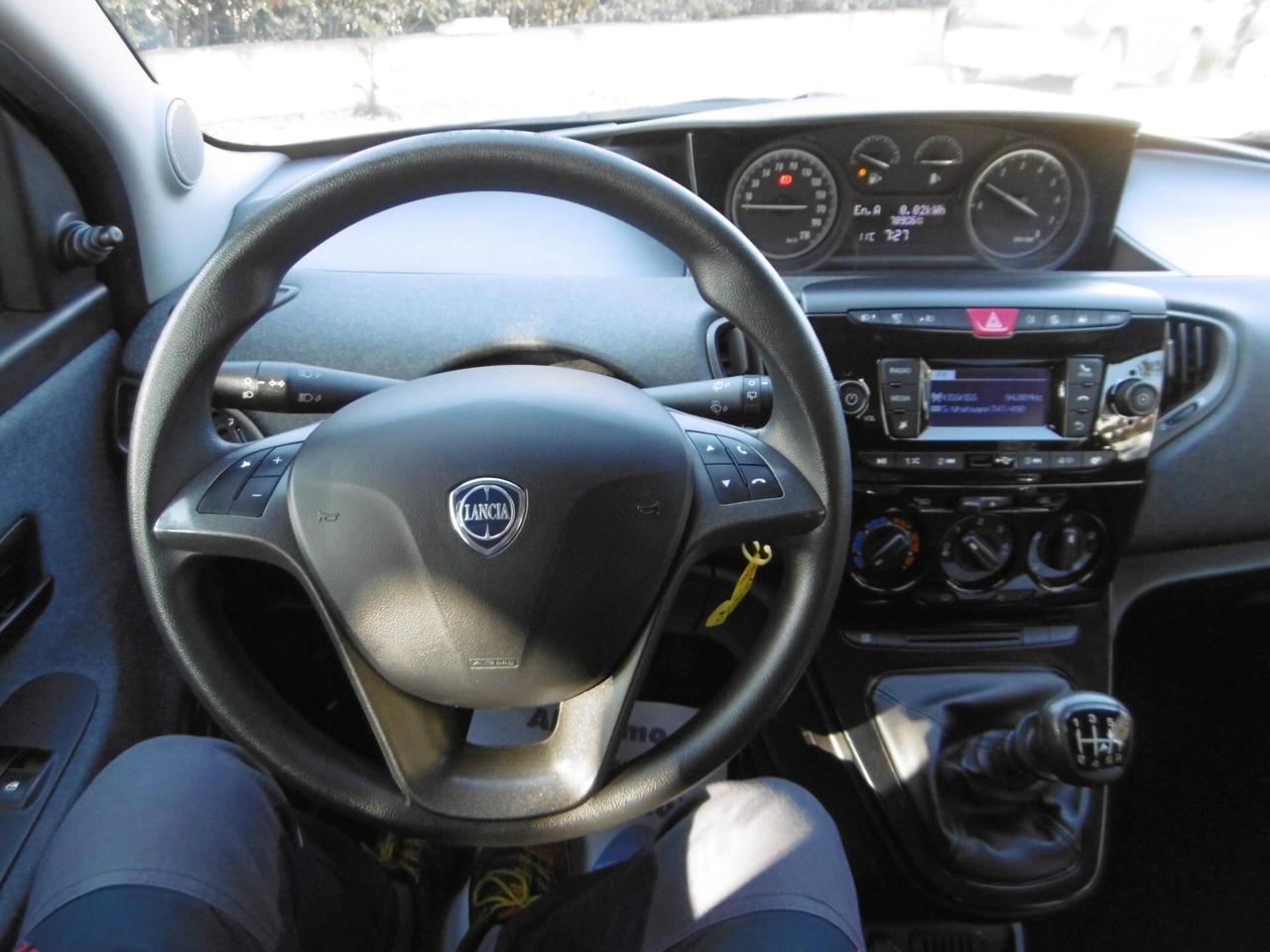 Lancia Ypsilon 1.0 FireFly 5 porte S&S Hybrid Silver