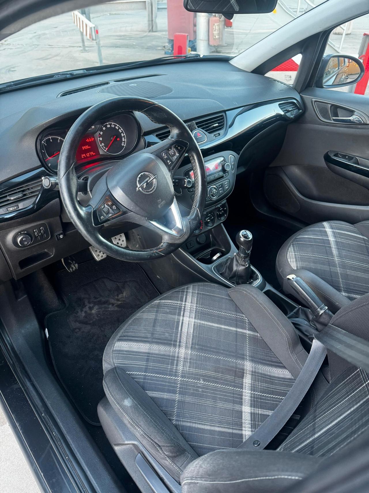 Opel Corsa 12 benzina con GPL euro 6