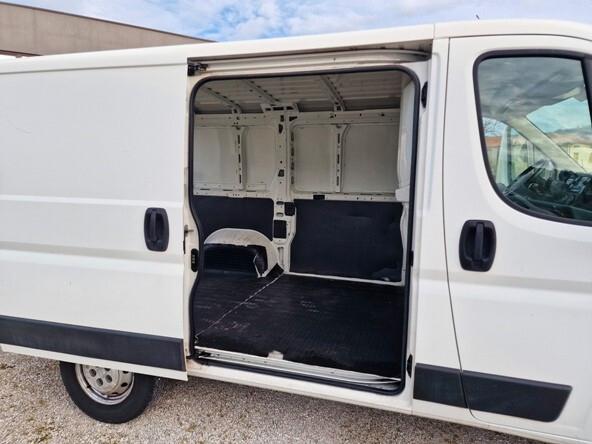 Peugeot Boxer 330 2.2 BlueHDi 120 S&S PC-TN Furgone