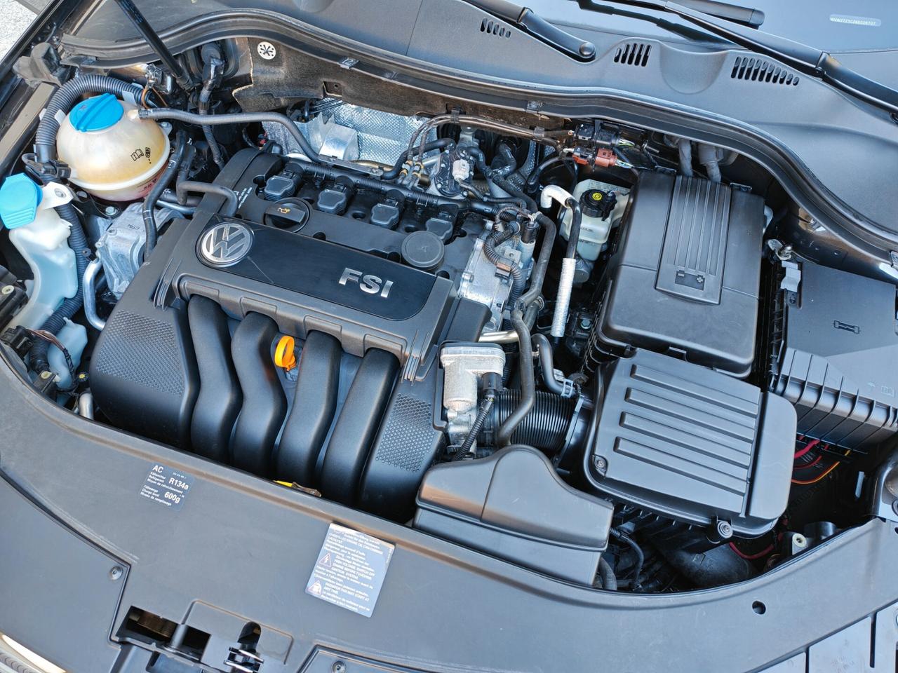 Volkswagen Passat 2.0 BENZINA 150cv / SERVICE / Unipro