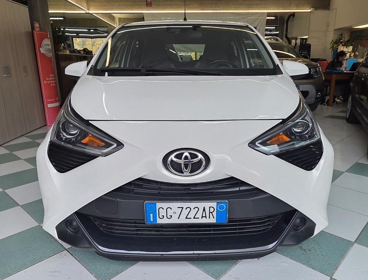 Toyota Aygo Connect 1.0 VVT-i 72 CV 5 porte x-clusiv