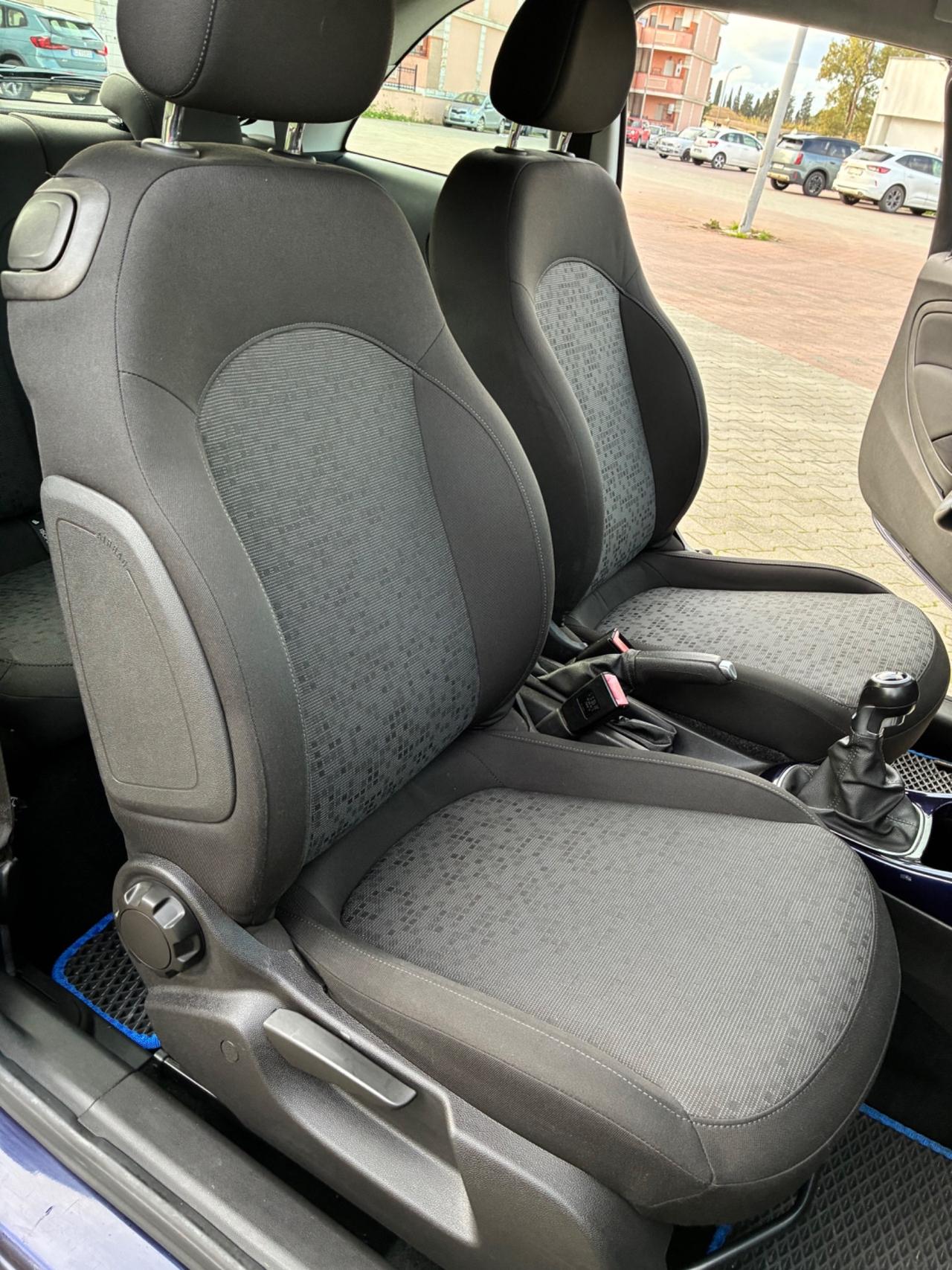 Opel Adam 1.2 70 CV White/Black Link