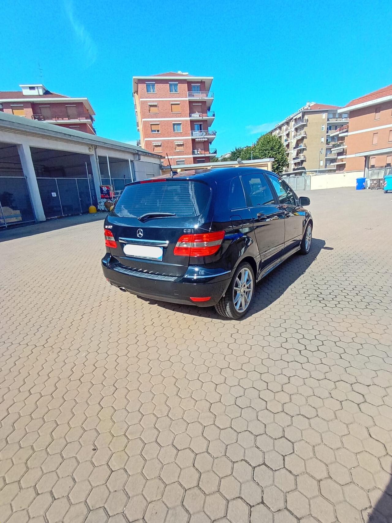 Mercedes-benz - APERTI AD AGOSTO