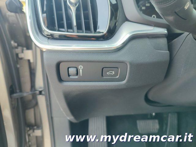VOLVO V60 B4 (d) Geartronic Momentum Business