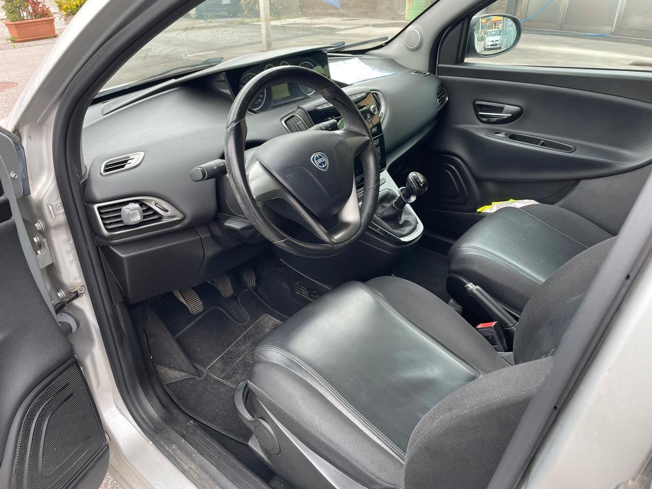 Lancia Ypsilon 1.2 69 CV 5 porte S&S Platinum