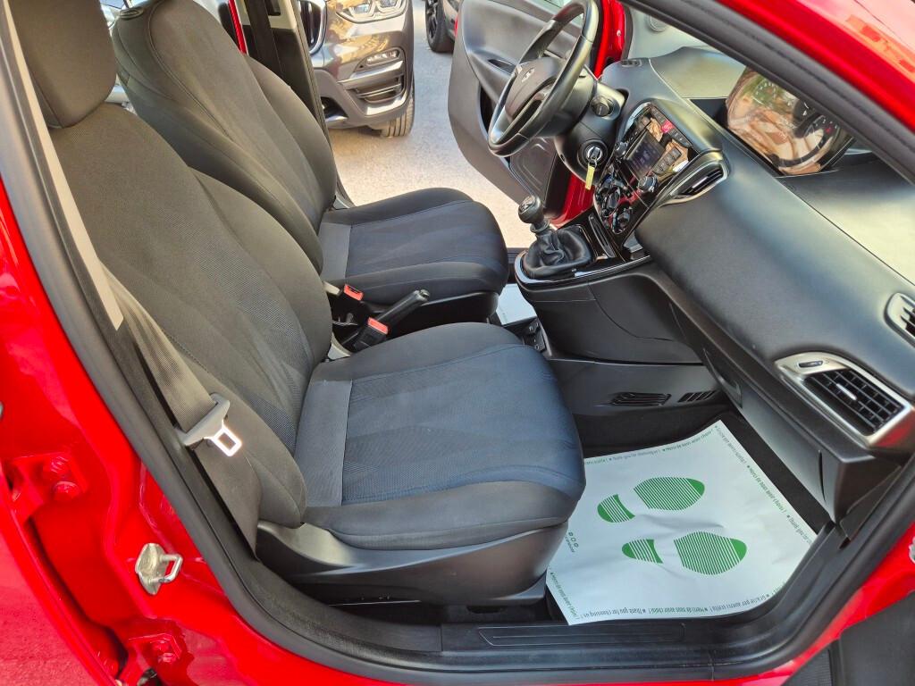 Lancia Ypsilon 1.0 5 porte Hybrid GOLD
