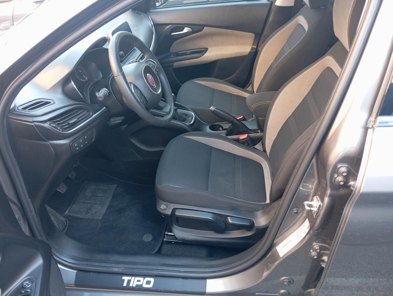 Fiat Tipo 1.6 Mjt SW Lounge offerta del mese