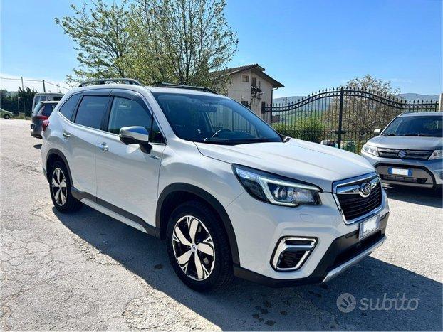 SUBARU Forester 2.0 e-Boxer Premium 4x4