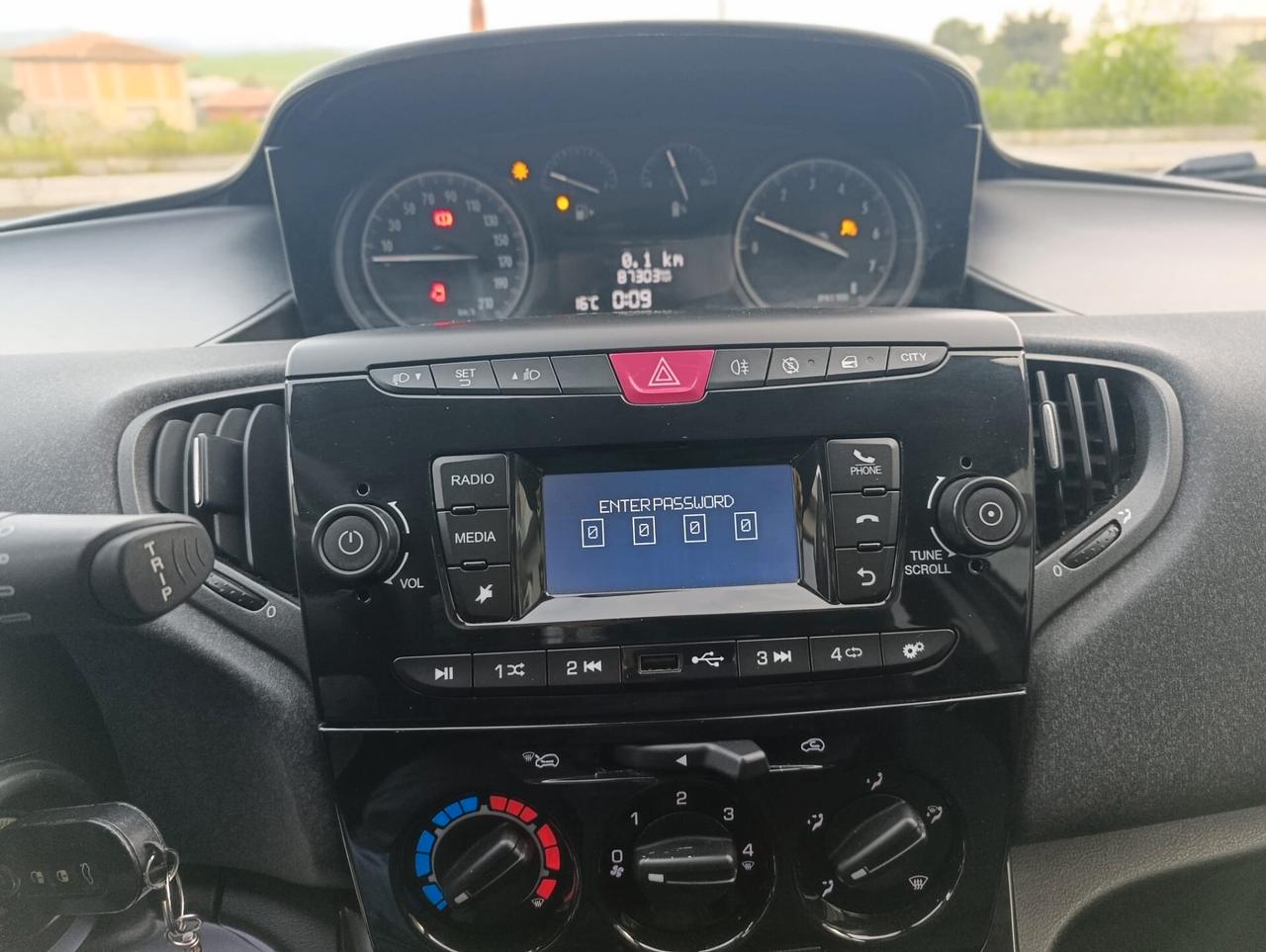 Lancia Ypsilon 1.0 FireFly 5 porte S&S Hybrid Silver