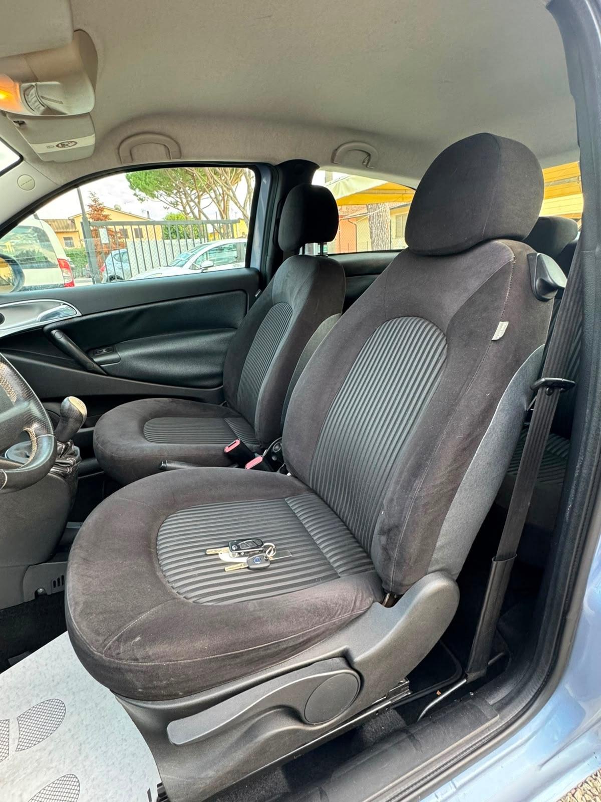 Lancia Ypsilon 1.3 MJT 75 CV MomoDesign
