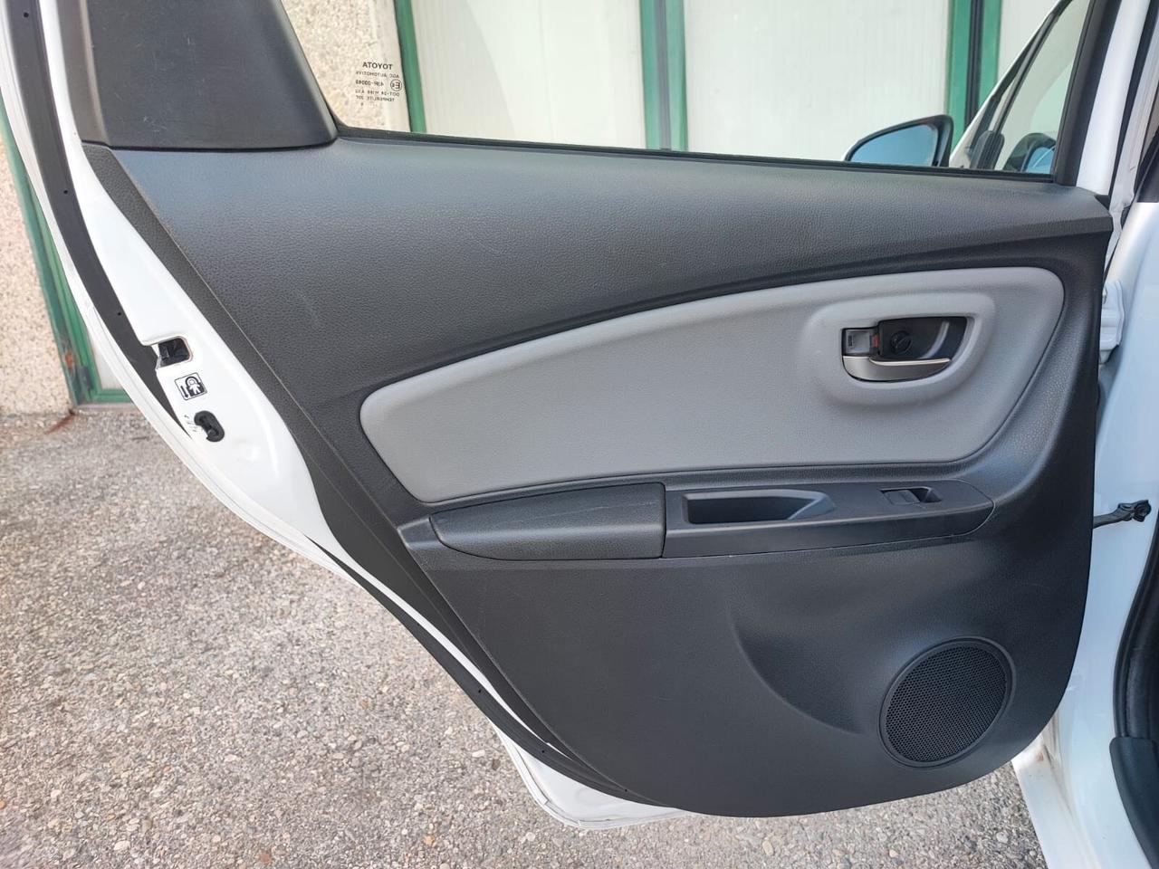Toyota Yaris 1.0 BENZINA NEOPATENTATI 2016 5 PORTE