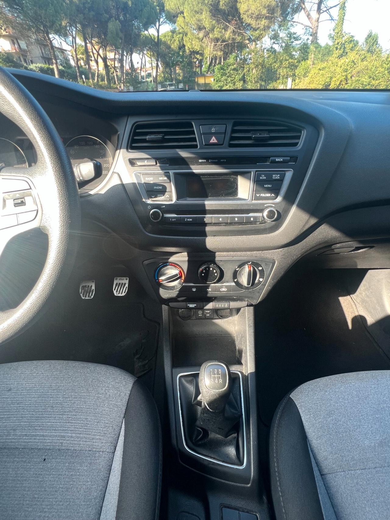 ADATTA PER NEOPATENTATI Hyundai i20 1.2 5 porte Classic