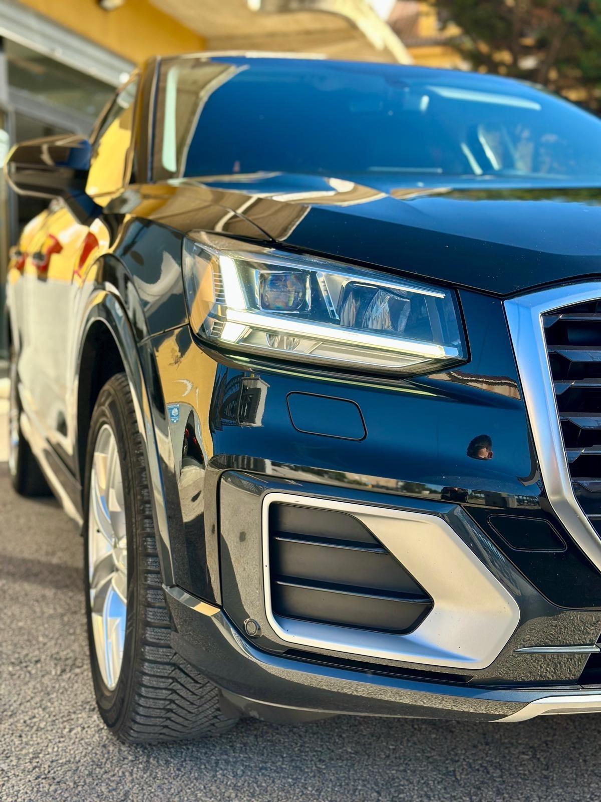 Audi Q2 30 TDI Identity Black