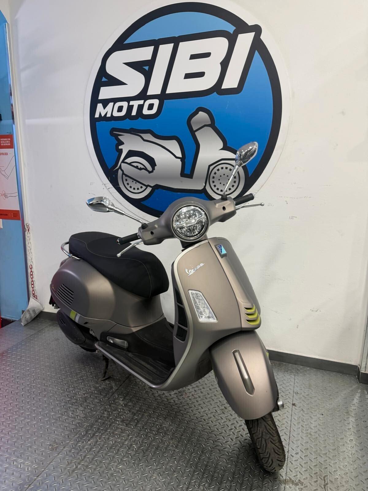 Piaggio Vespa 300 GTS