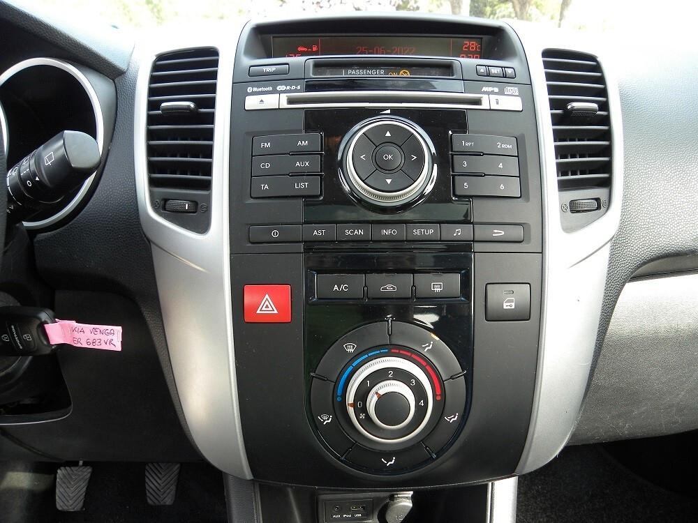 Kia Venga 1.4 CRDi 90CV Cool TETTO PANORAMICO CLIMATRONIC CRUISE MULTIFUNZIONE