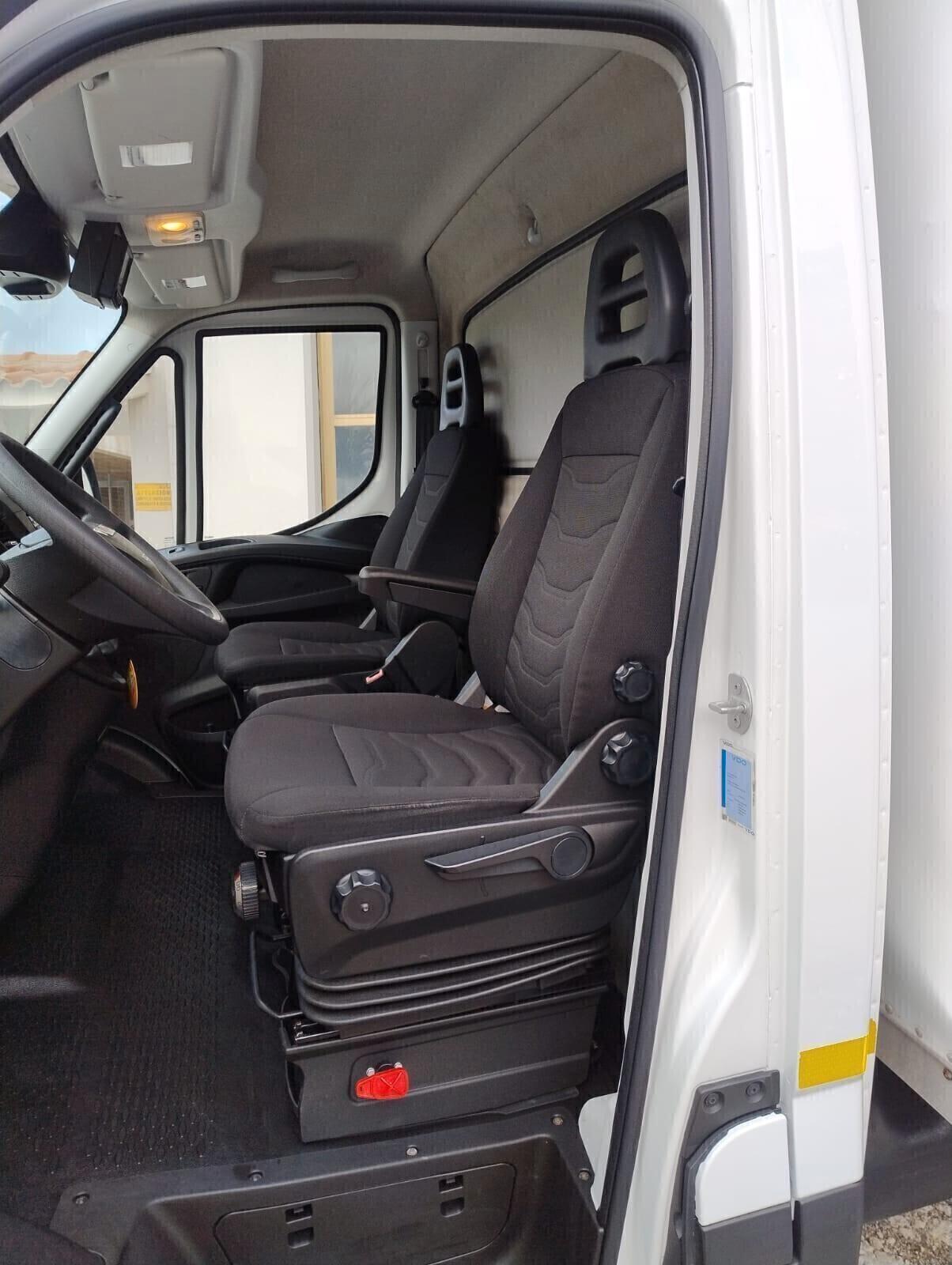 Iveco Daily 60C17 Passo 4750 con Pedana - 2016
