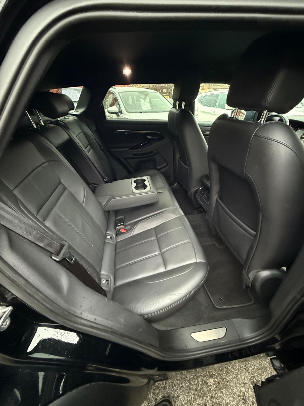 Evoque 2.0D I4-L.Flw 150CV AWD- R-Dynamic HSE-unipro