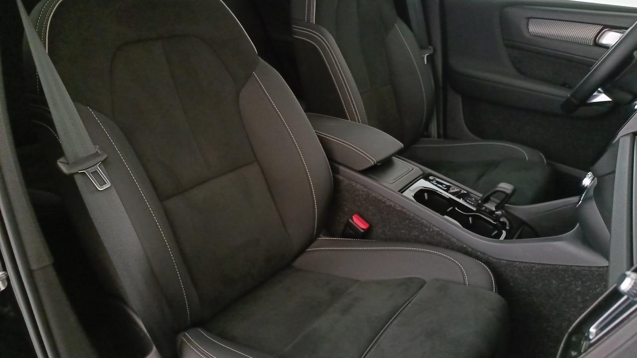 VOLVO XC40 2.0 b3 Ultra Black Edition auto