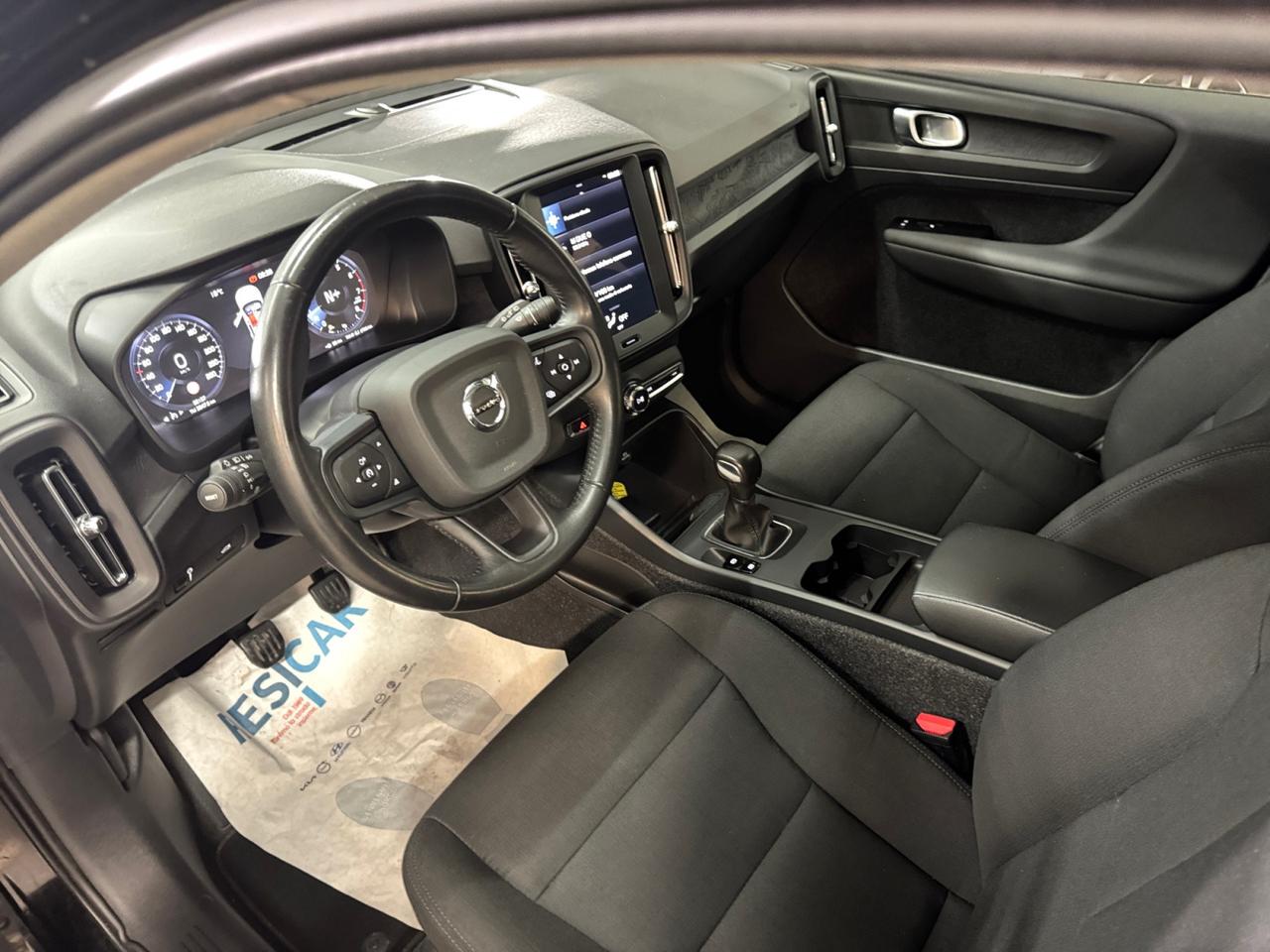 VOLVO XC40 1.5 t2 Momentum Core