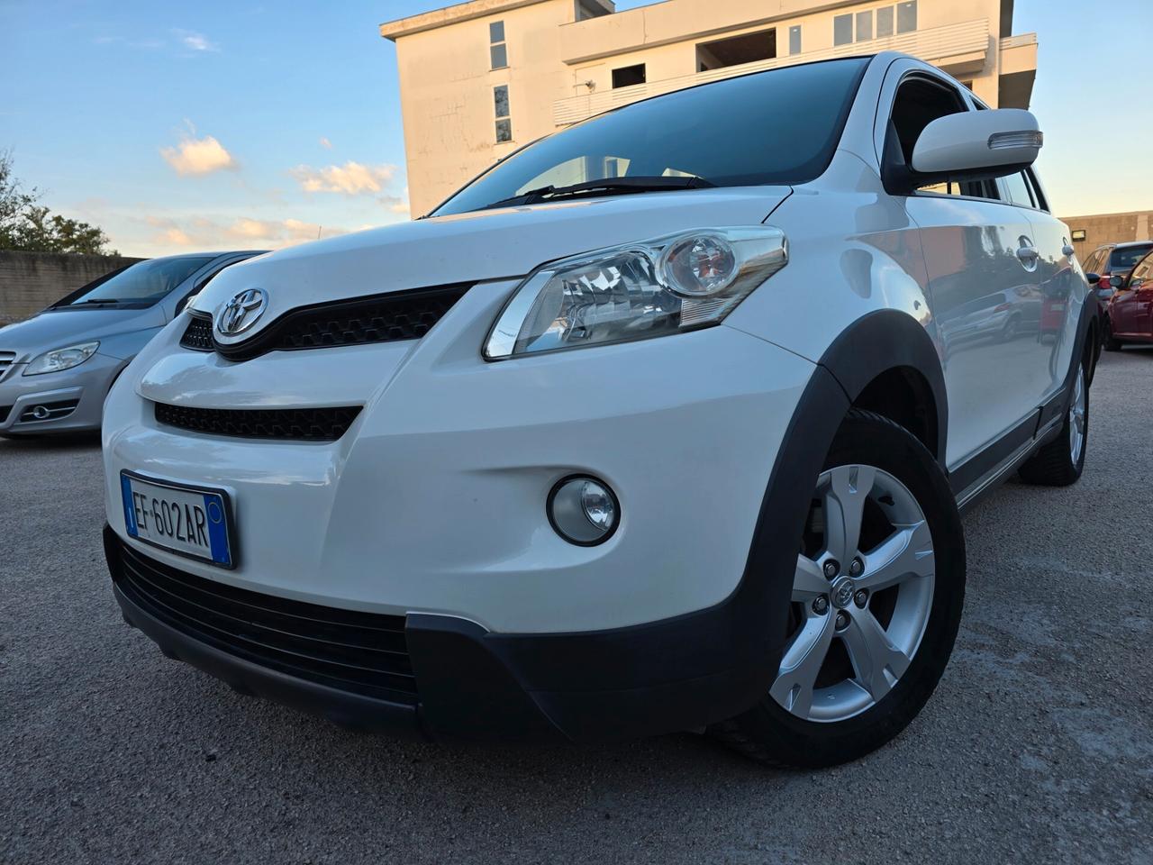 Toyota Urban Cruiser 1.4 D-4D 90cv 4x4 gancio traino full opt 2011