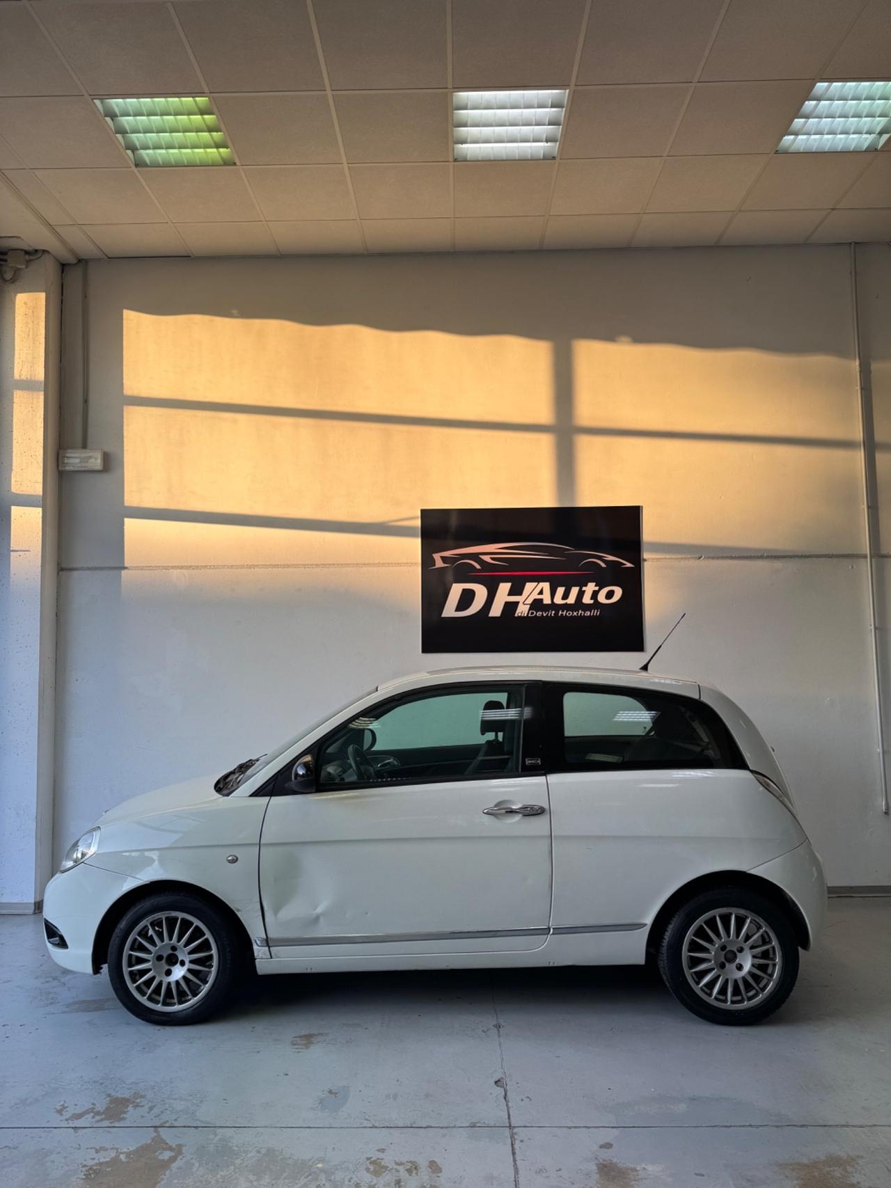 Lancia Ypsilon 1.2 69 CV Unyca