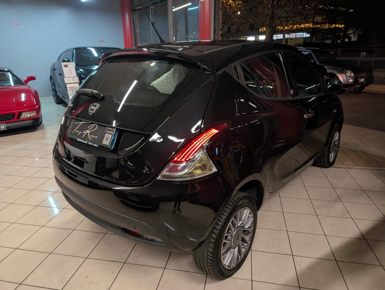 Lancia Ypsilon 0.9 TwinAir 85 CV 5 porte Metano