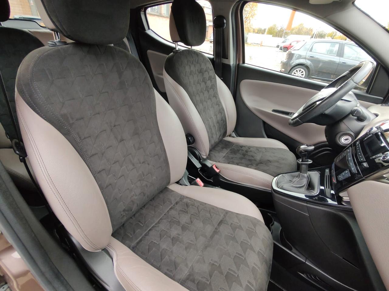 Lancia Ypsilon ELLE 5 PORTE, 1.2 8V 69CV, EURO 6B, OK NEOPATENTATI, GARANZIA L.12 MESI